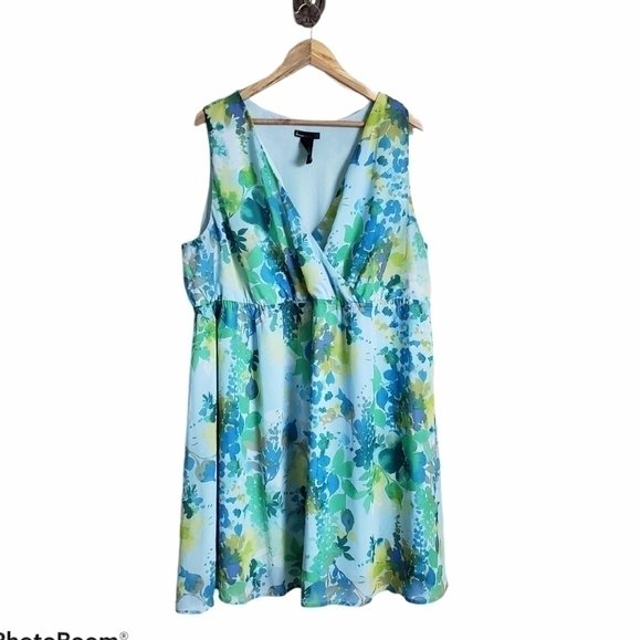 Lane Bryant Dresses & Skirts - Lane Bryant blue fairycore floral v-neck midi dress